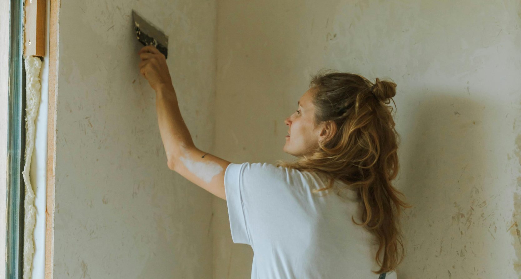 Vrouw in een verbouwing