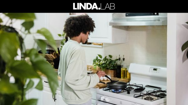 Is dit nou de beste pannenset? LINDA.lezers kregen een voorproefje: 'Ongelooflijk hoeveel ruimte het scheelt'