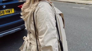 Thumbnail voor Joosje haalde de wc niet en hurkte tussen de auto’s: 'Toen ik opkeek, stond de buurman daar'