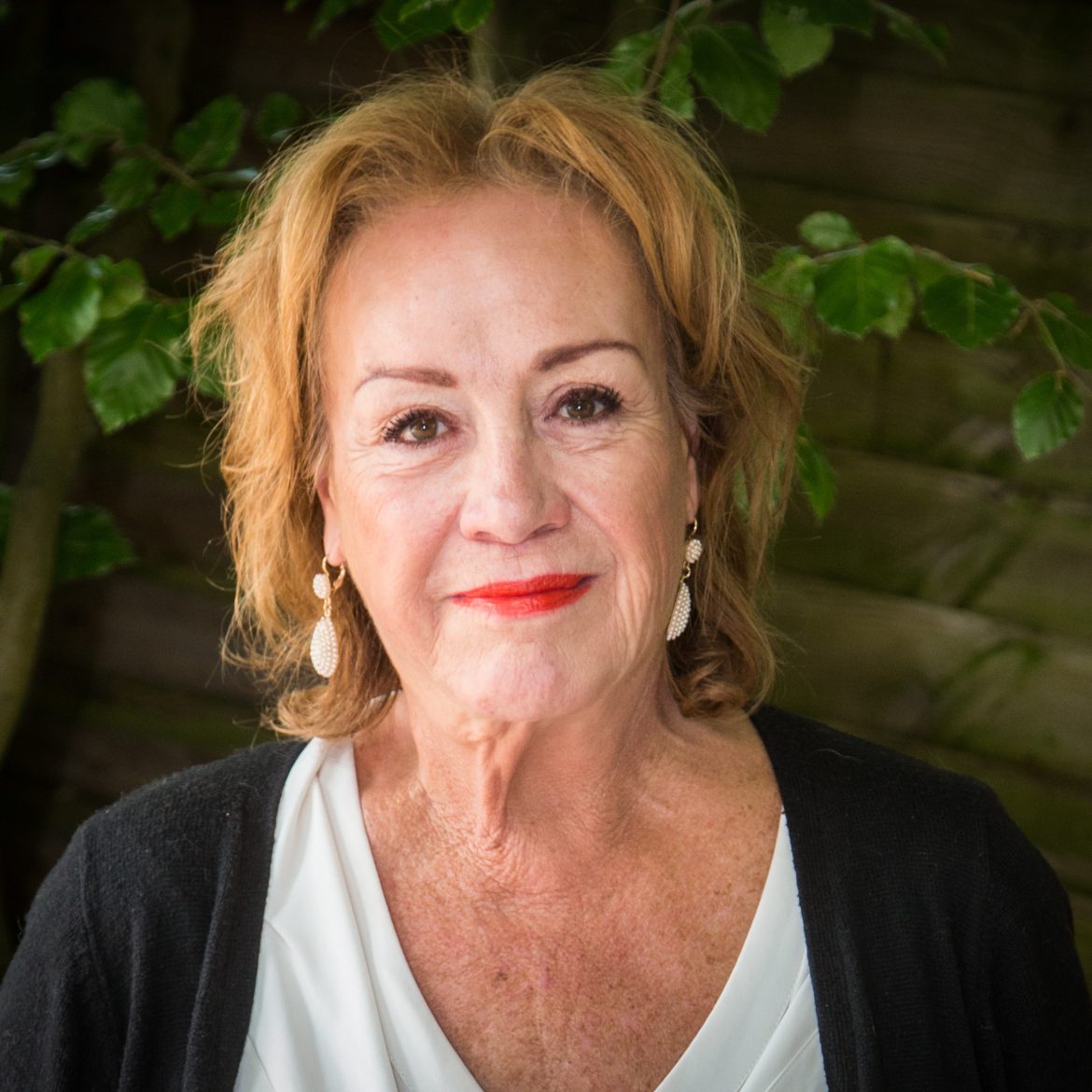 Oud-presentatrice Viola Holt op 76-jarige leeftijd overleden