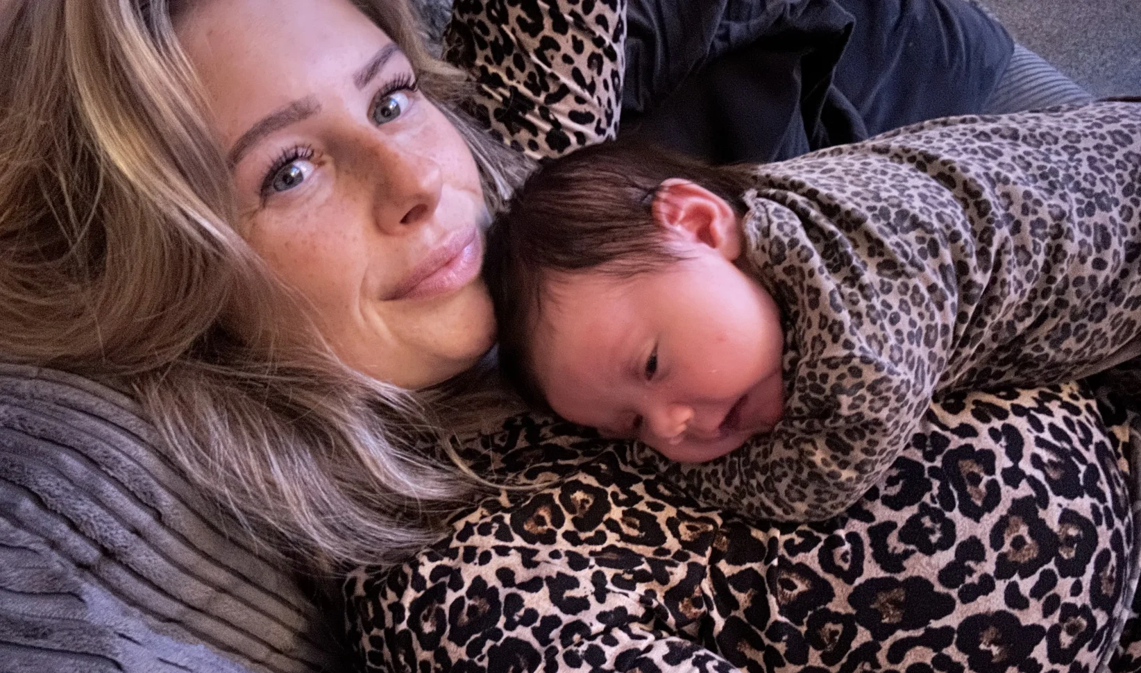 Melissa dacht dat ze een blindedarmontsteking had: 'Binnen 13 minuten had ik een dochter'