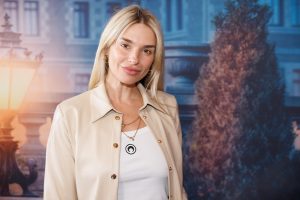 Thumbnail voor Gaby Blaaser had stortbevalling bij haar ouders op de bank: 'Sorry, waar is de pijnbestrijding?'