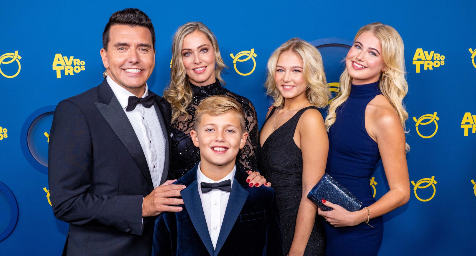 Jan Smit viert de liefde: 'Al 14 jaar mag ik deze schoonheid officieel mijn vrouw noemen'