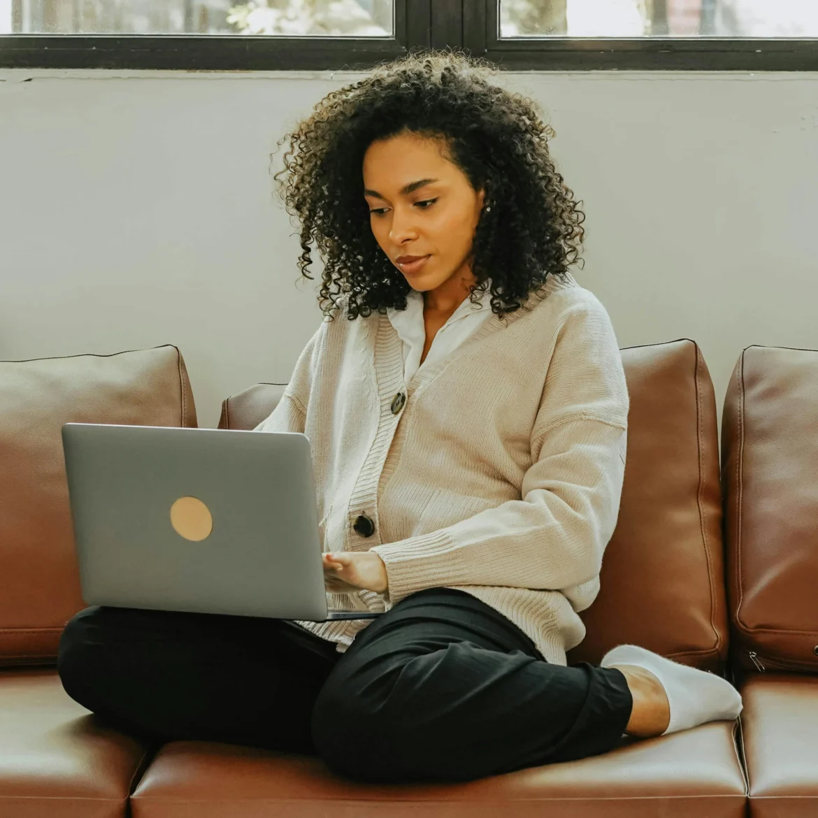 Pas op voor huidschade door hete laptops en warmtekussens: ‘Kan blijvend zijn’