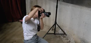 Thumbnail voor Kirsten Westrik krijgt het warm tijdens sexy shoot in 'Het Perfecte Plaatje': 'Ouwe boef!'