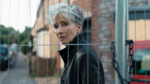 Thumbnail voor Deze nieuwe Britse thrillerserie met Emma Thompson is perfect voor de donkere dagen