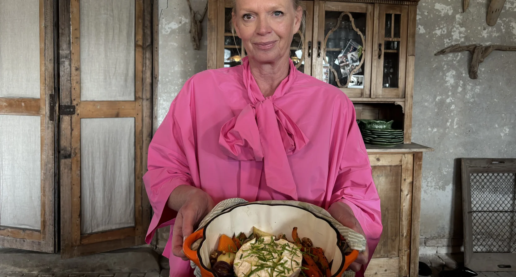 Karin Swerink met groente uit de oven