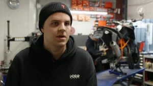 Thumbnail voor Duke (21) zoekt jongens die zijn leven hebben gered na zware mishandeling tijdens carnaval