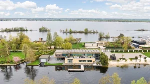 Thumbnail voor Van deze bizarre villa in Vinkeveen wordt zelfs Martin Morero jaloers