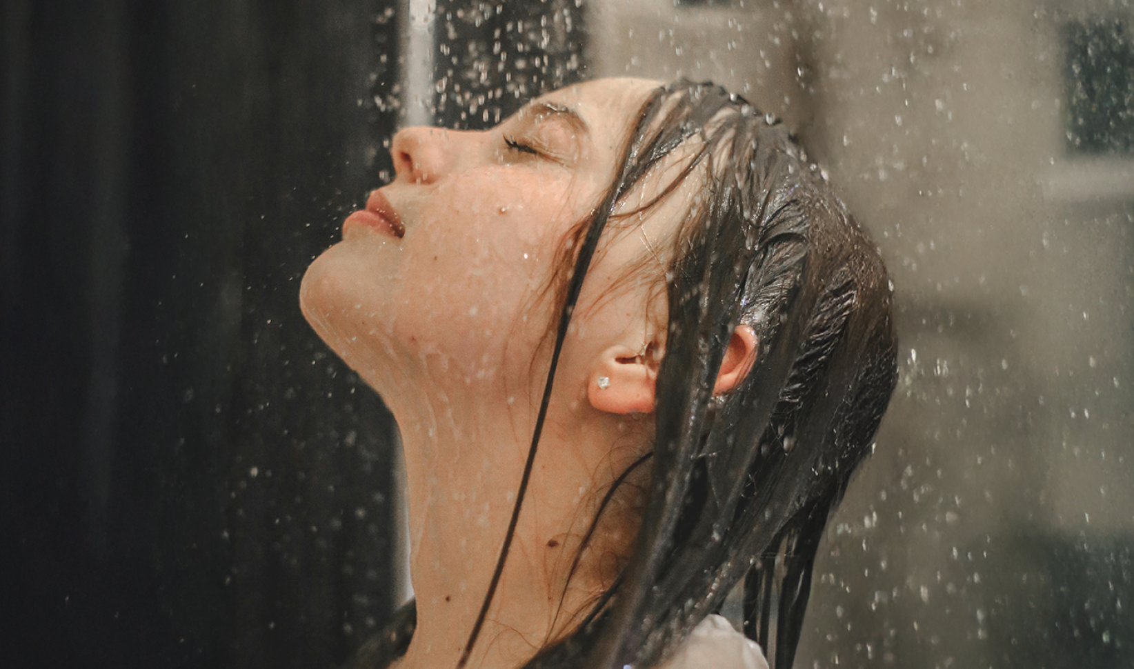 douchen met lenzen in