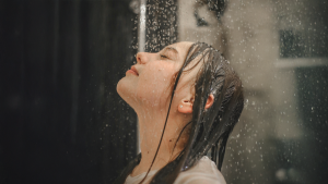 Thumbnail voor Waarom je nooit met lenzen in onder de douche moet stappen