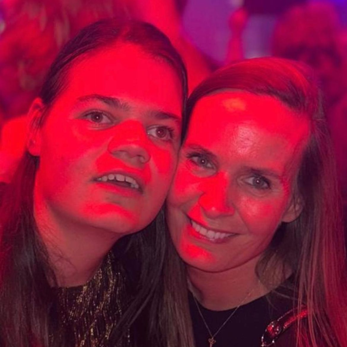 Denise (47) zorgt voor haar dochter Nina (17): 'Zij leert mij: oordeel niet'