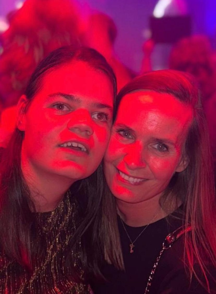 Denise (47) zorgt voor haar dochter Nina (17): 'Zij leert mij: oordeel niet'