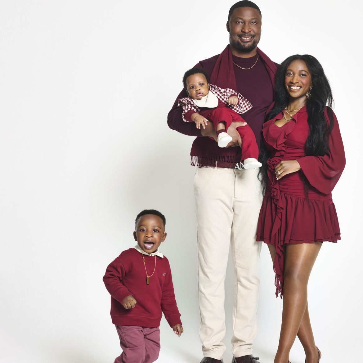 Bisola en haar gezin in dezelfde kleur