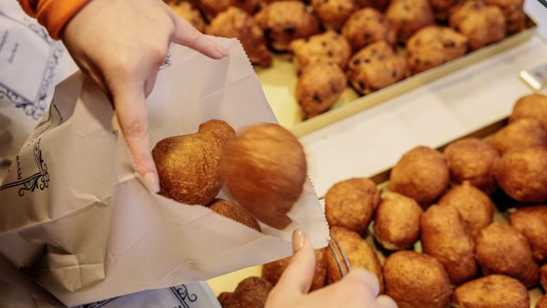 oliebol kaas crispy chili oil