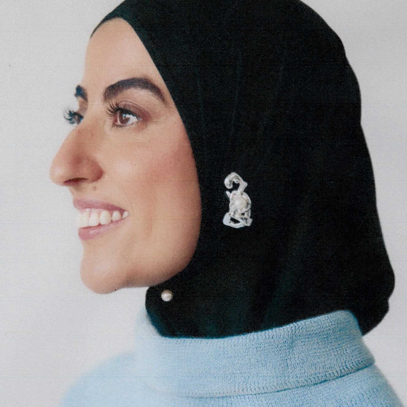 Hanane is mantelzorger voor haar zusje: 'Slapen in één bed, omdat ze bang is om alleen te slapen'