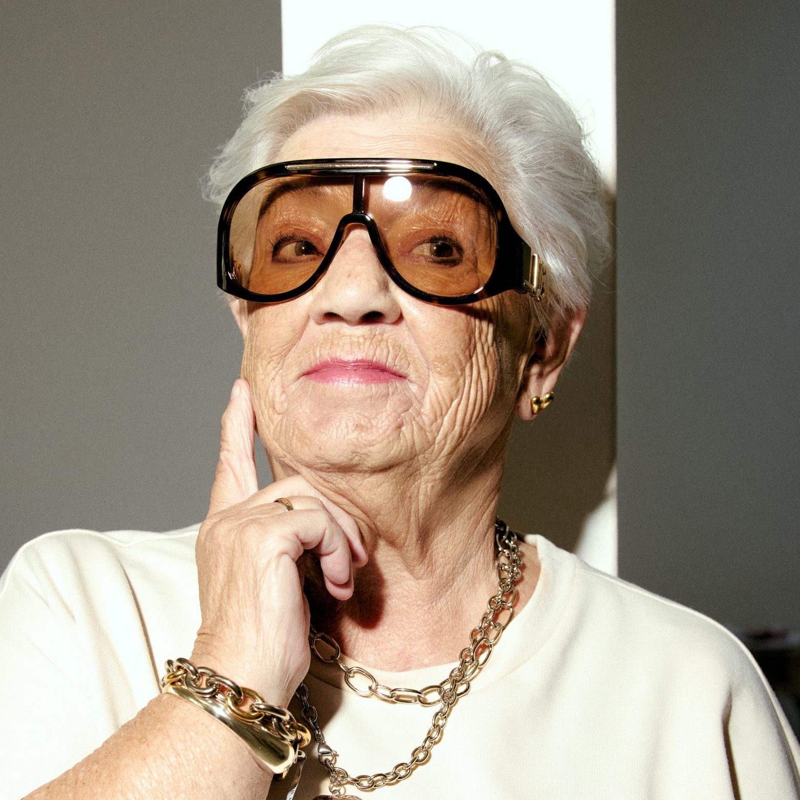 Advies van oma Wil: 'Duik niet te snel met elkaar in bed, neem de tijd om elkaar te leren kennen'