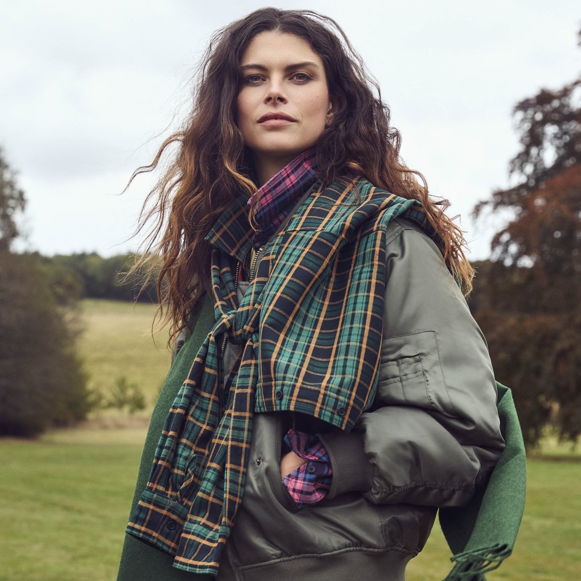 Op z’n Schots: actrice Bo Maerten schittert in de nieuwste LINDA. in ruitenprint (dit zijn onze favoriete items)