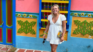 Thumbnail voor Lindy leeft van hostel naar hostel: 'Over babyshowers en hypotheken kon ik niet meepraten'