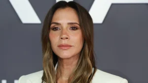 Thumbnail voor Victoria Beckham zingt Spice Girl-hit 'Viva Forever' samen met zoon Cruz (en dat wil je zien)