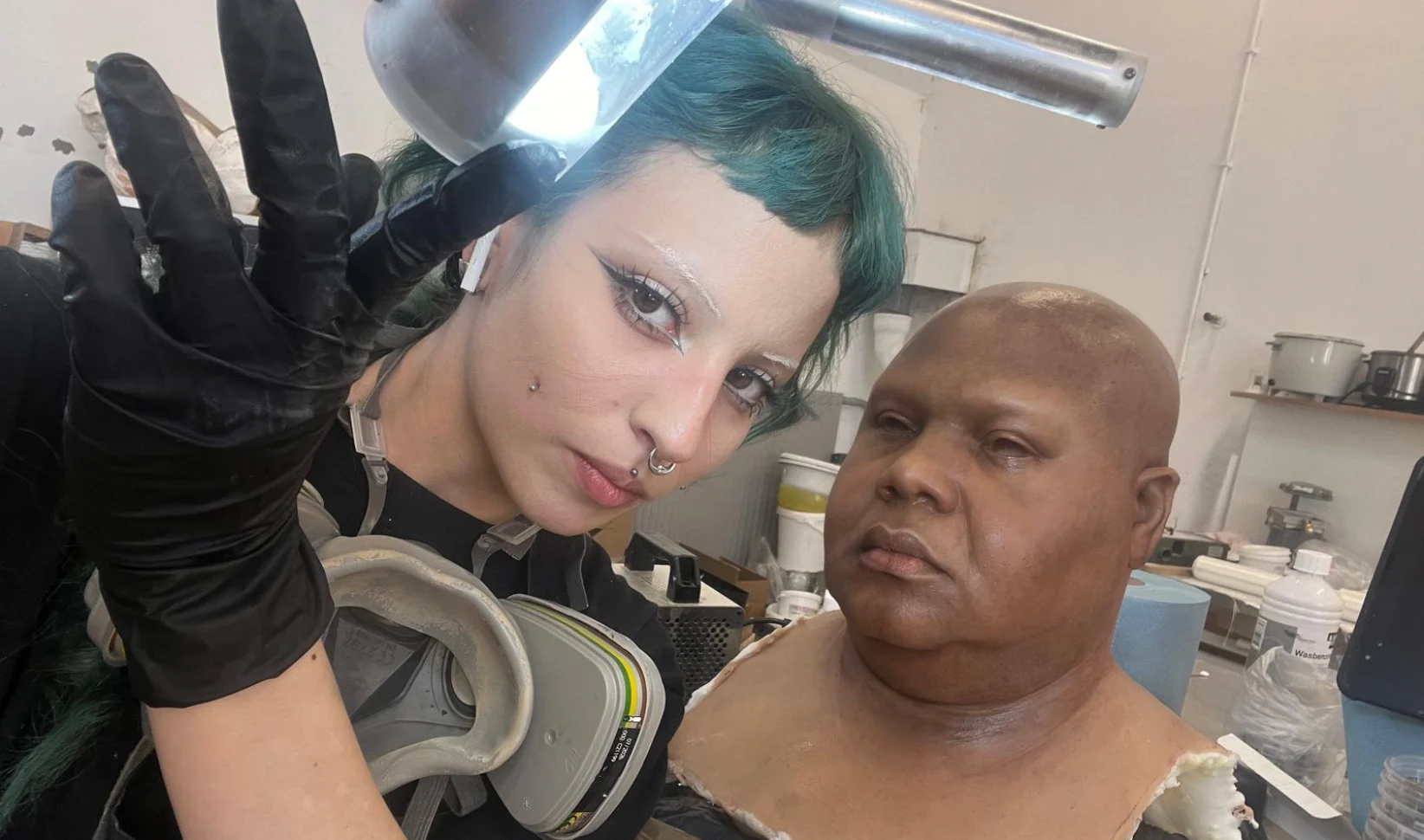 SFX make-upartist Luna maakt levensechte siliconen hoofden: 'Als het creepy voelt, is het niet af'