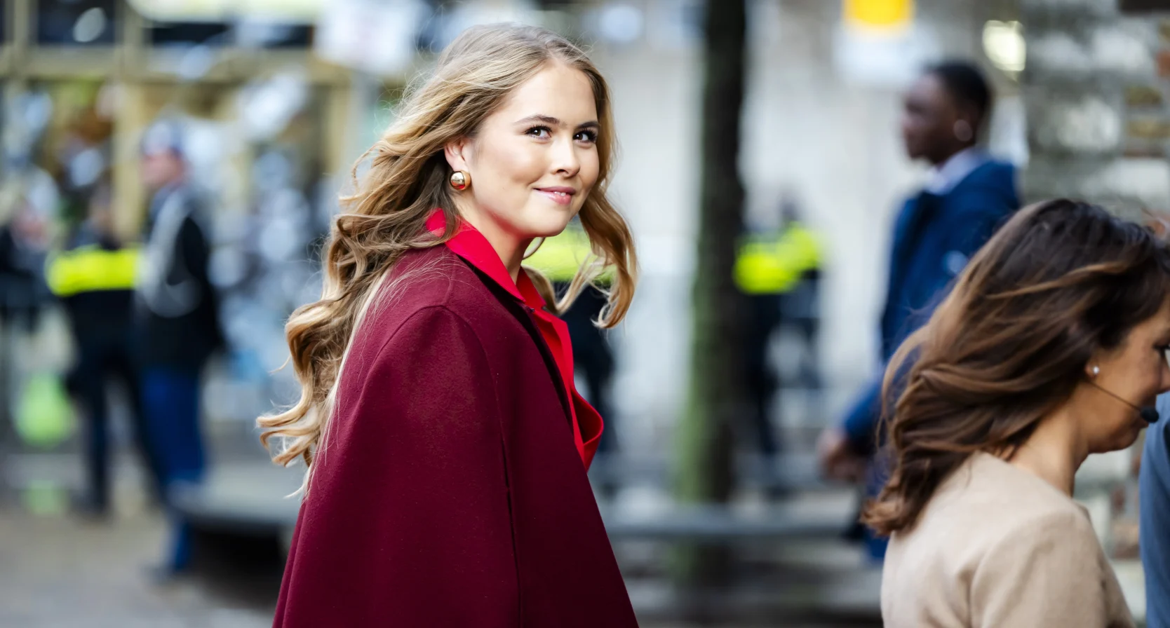 Prinses Amalia in outfit van moeder