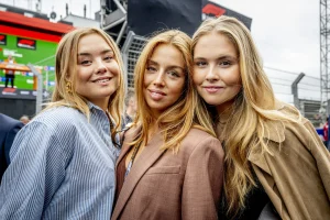 Thumbnail voor Dit zijn de favoriete sneakers van Amalia, Alexia én Ariane en hier shop je ze