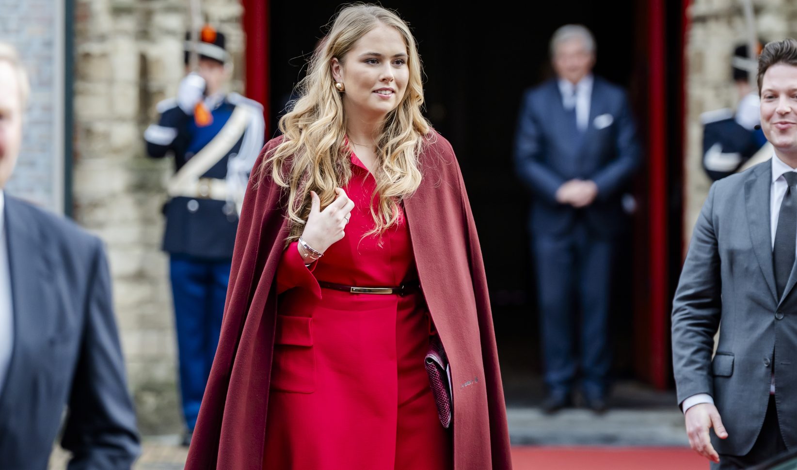 Amalia ontmoet kersverse Kamervoorzitter in Máxima’s jurk