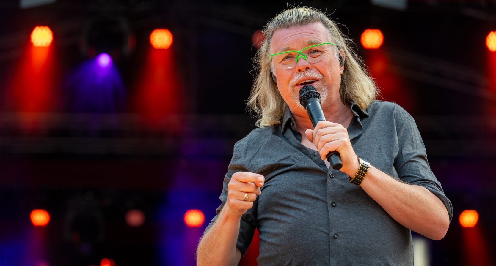 Nederlandse zanger René Karst op 59-jarige leeftijd overleden: 'We zijn ontroostbaar'