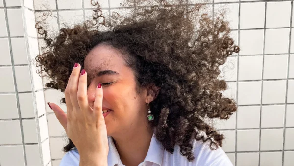 tip tegen statisch haar olie haarlak