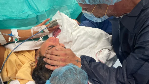 Yury had tijdens zwangerschap zeven liter vruchtwater in haar baarmoeder: 'Het was niet zeker of ik het zou overleven'