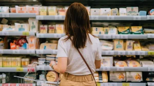 Thumbnail voor Een vreemde gooide boterzuur over Carmen (38) heen: 'Mijn hart ging tekeer en ik begon te trillen'