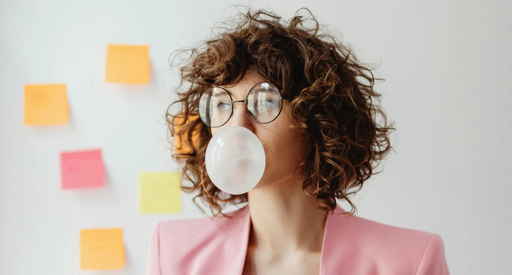 Nieuw onderzoek: zoveel microplastics krijg je binnen als je kauwgom eet