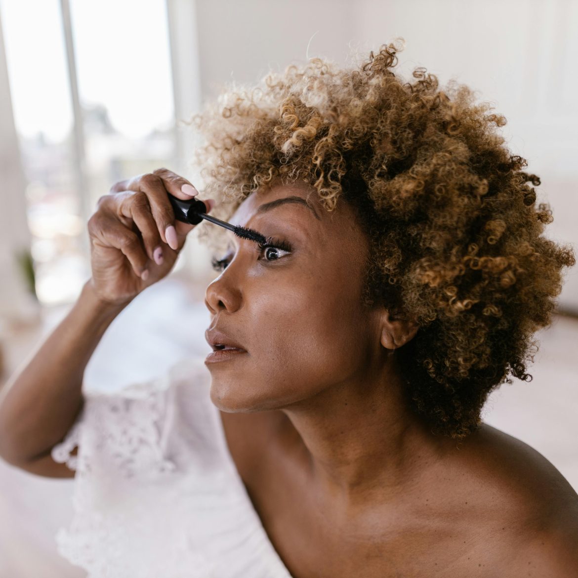 Deze viral mascara wil je hebben voor de feestdagen (juist ook als je korte wimpers hebt)