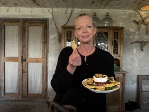 Thumbnail voor Weer eens wat anders dan een kaasplank: deze geitenkaastaart van Karin wil je dit weekend zelf proberen