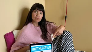 Thumbnail voor Kim (37) heeft long covid en strijdt voor erkenning: 'We leven achter gesloten deuren dus worden niet gezien'