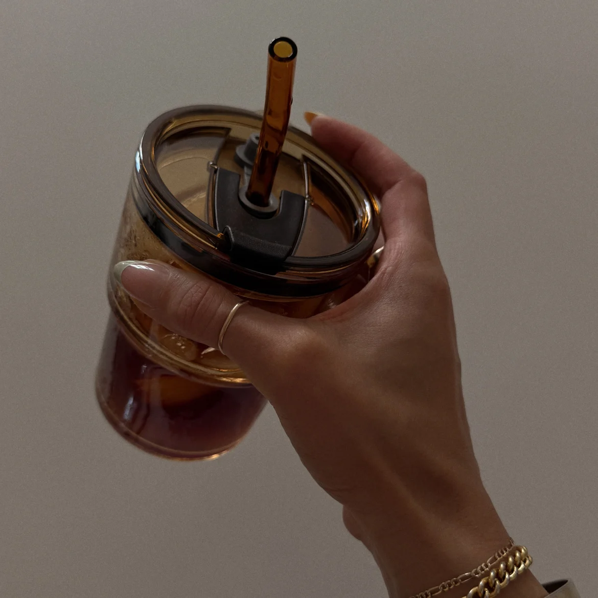 Nooit van gebroken glas drinken