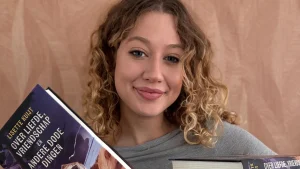 Thumbnail voor Lisette schrijft young adult-boeken: 'Minuten voor mijn eerste boekpresentatie kreeg ik een één-ster-recensie'