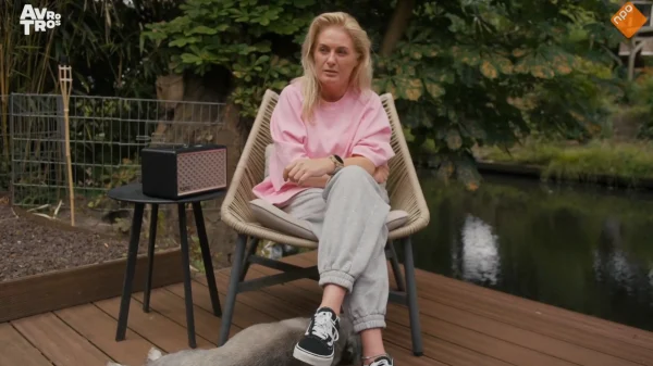 Sanne Hans wilde stoppen met 'Onvergetelijke Liedjes' toen ze hoorde met welk nummer ze aan de slag moest