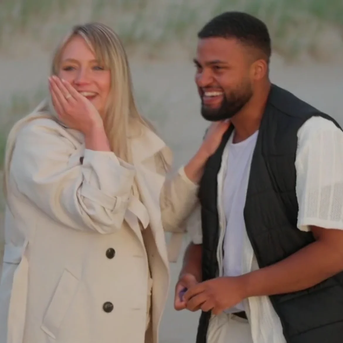 Vier Handen Op Een Buik