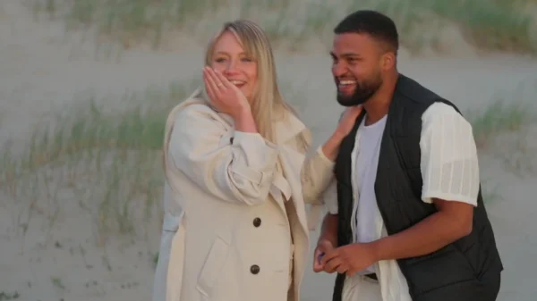 Vier Handen Op Een Buik