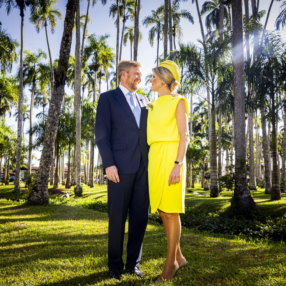 Máxima in knalgeel in Suriname