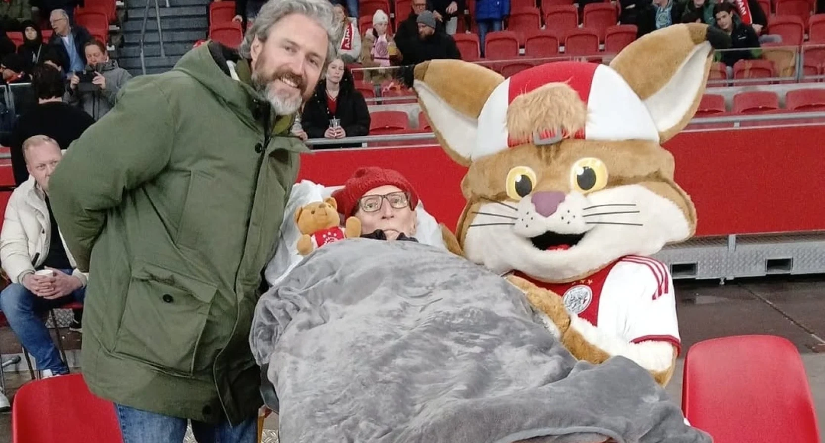 Laatste wens terminaal zieke Peter toch niet in vervulling: te ziek om bij Ajax-Groningen te zijn