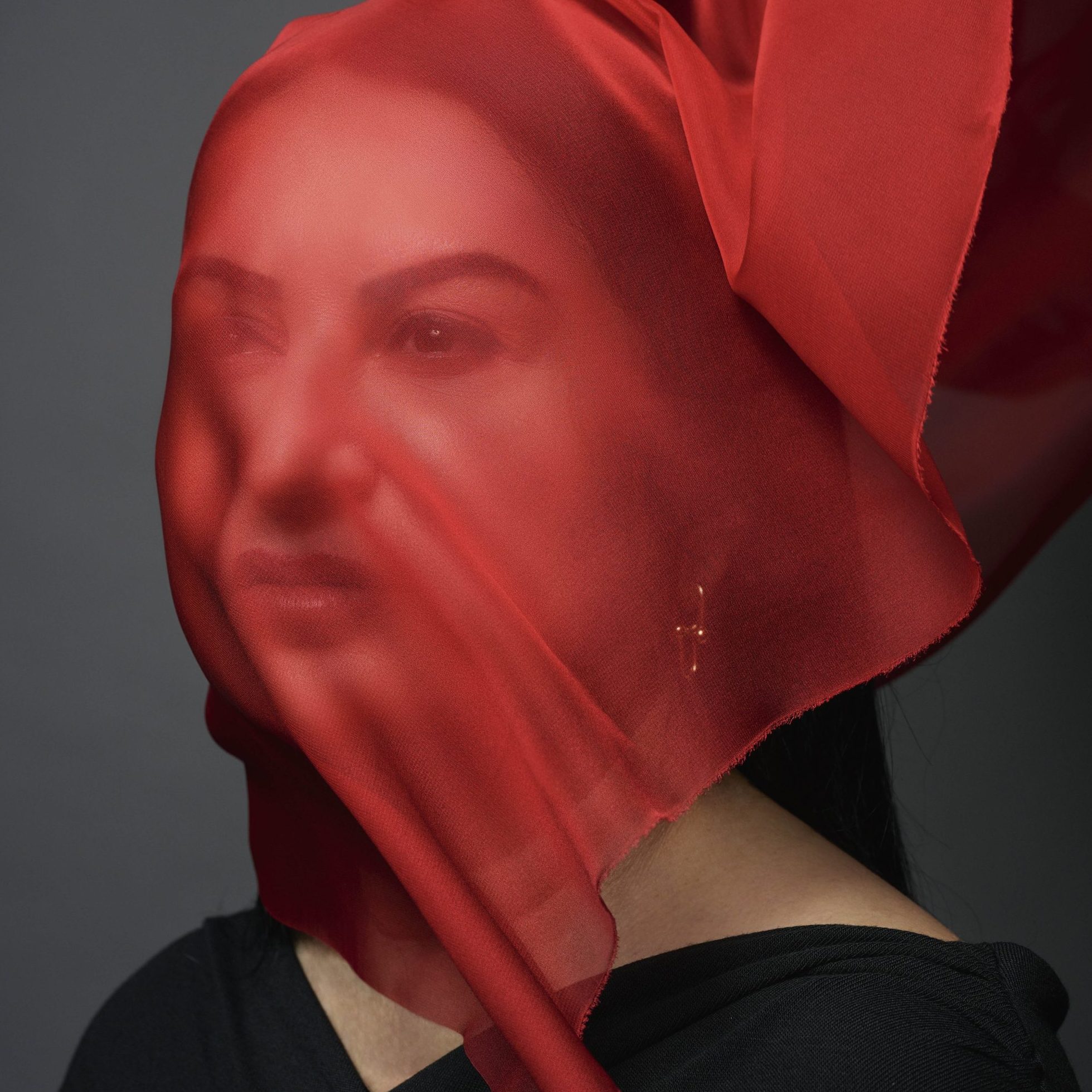 Aysel (53): ‘Zelfs toen overal in huis bloed lag, míjn bloed, deden mijn ouders alsof dat heel normaal was’