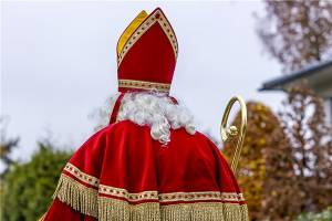 Thumbnail voor Steeds meer ouders stoppen met Sinterklaas omdat ze niet willen liegen tegen hun kind: is het grote geheim schadelijk?