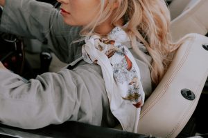 Thumbnail voor Van sjaal tot statementketting: zo tover je jouw favoriet om tot een nieuw accessoire (voor de feestdagen)