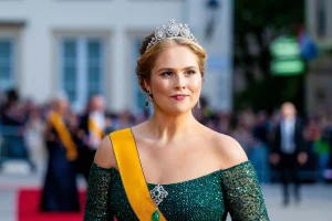 Thumbnail voor Amalia is jarig en daarom: haar mooiste outfits van het afgelopen jaar