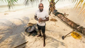 Thumbnail voor Churandy Martina over 'Expeditie Robinson': 'Waarom kiezen ze juist nú zo'n proef?'