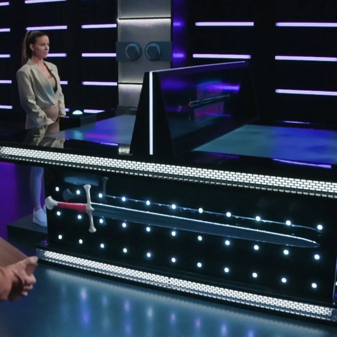 Sylvia belandt weer in eliminatie-duel in 'Het zwaard van Damocles': 'Ik ben hier niet om beste vrienden te maken'