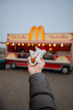 Thumbnail voor McDonald's lanceert oliebol samen met patissier Robèrt van Beckhoven (en die proef je híer)